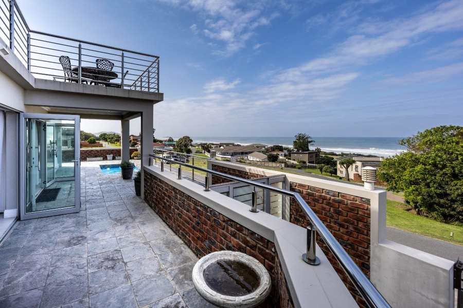 5 Bedroom Property for Sale in Winterstrand Eastern Cape